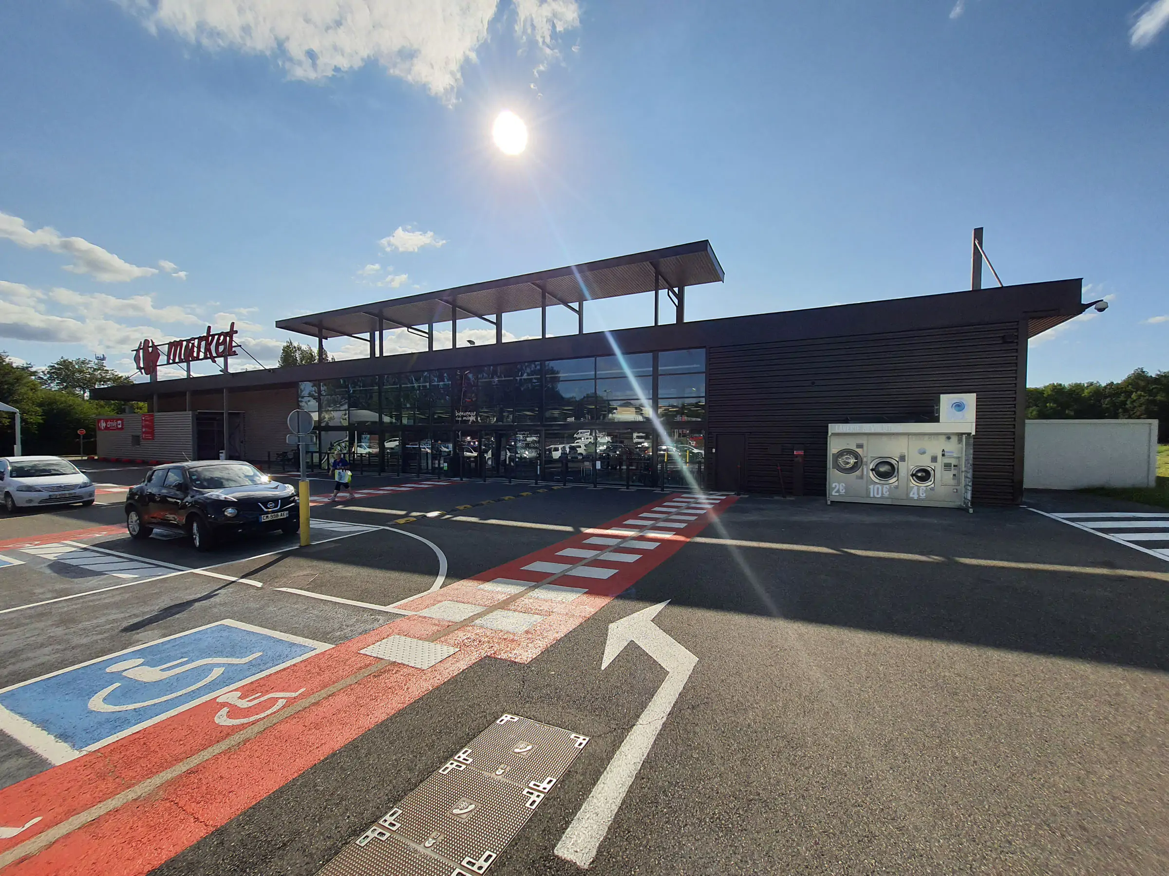 Objat-Carrefour-Market.jpg