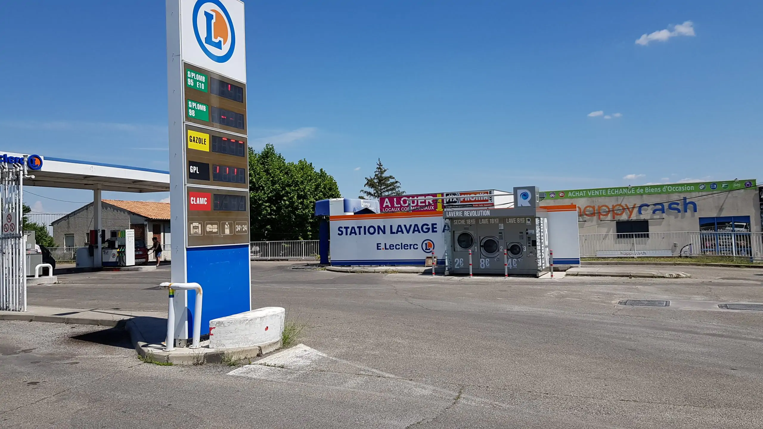 Leclerc-Station-Essence-Manosque-scaled.jpg