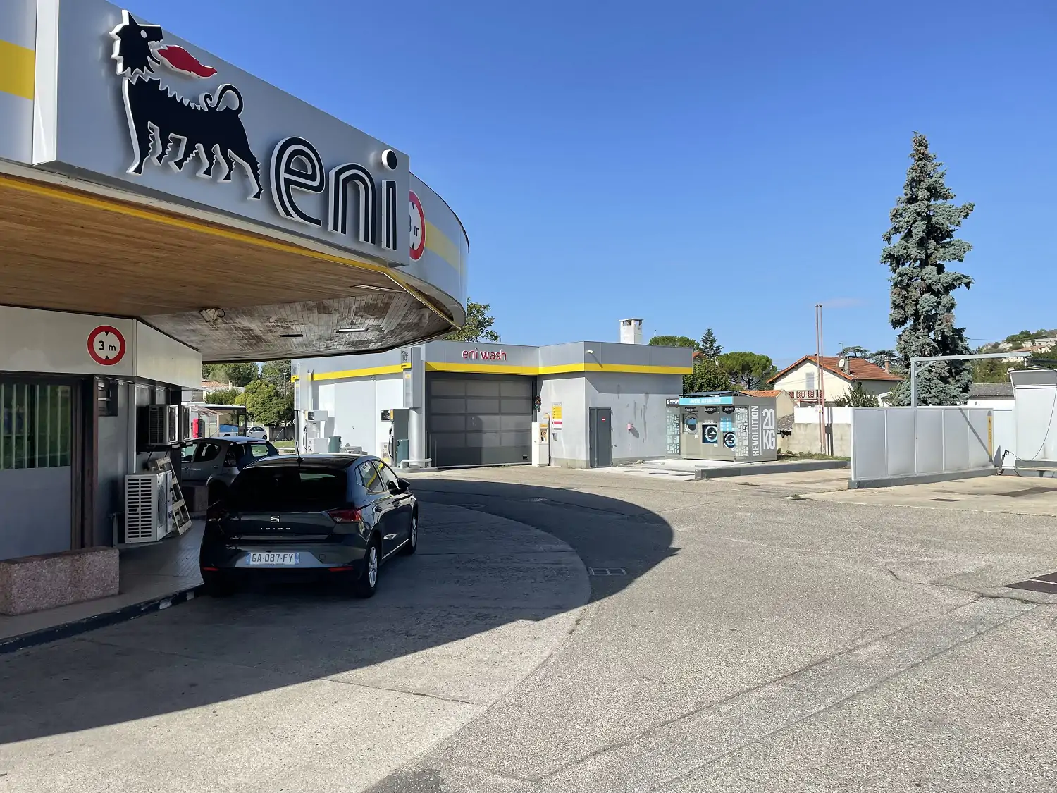 CREST-STATION-ENI-2.jpg